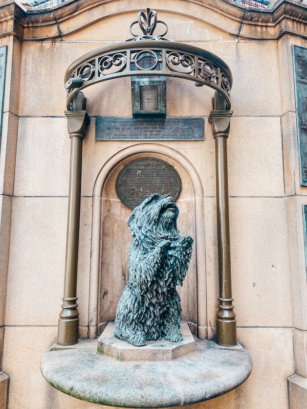 Statue of a dog